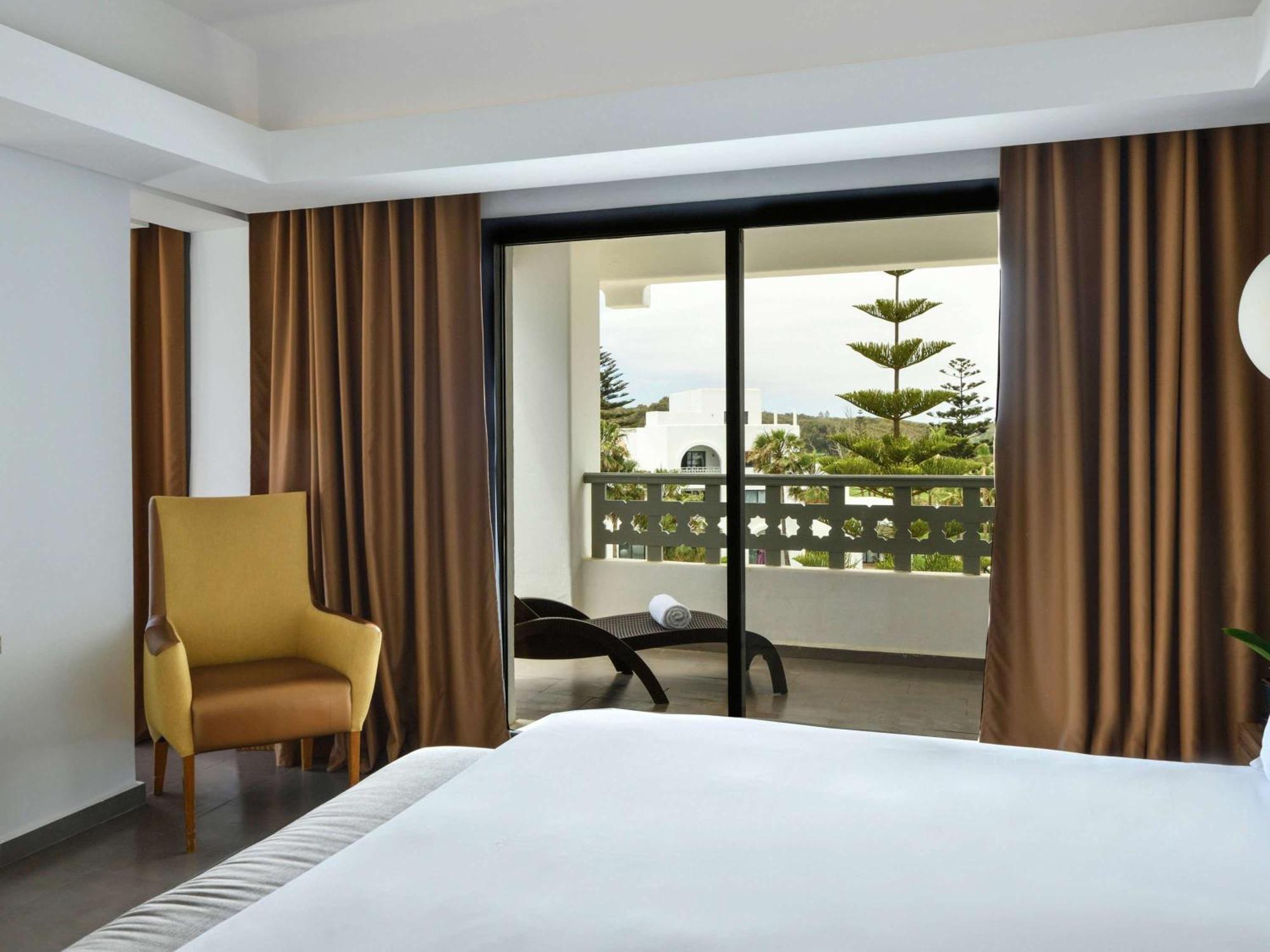 Pullman Mazagan Royal Golf & Spa El Jadida Buitenkant foto Curtains in a bedroom